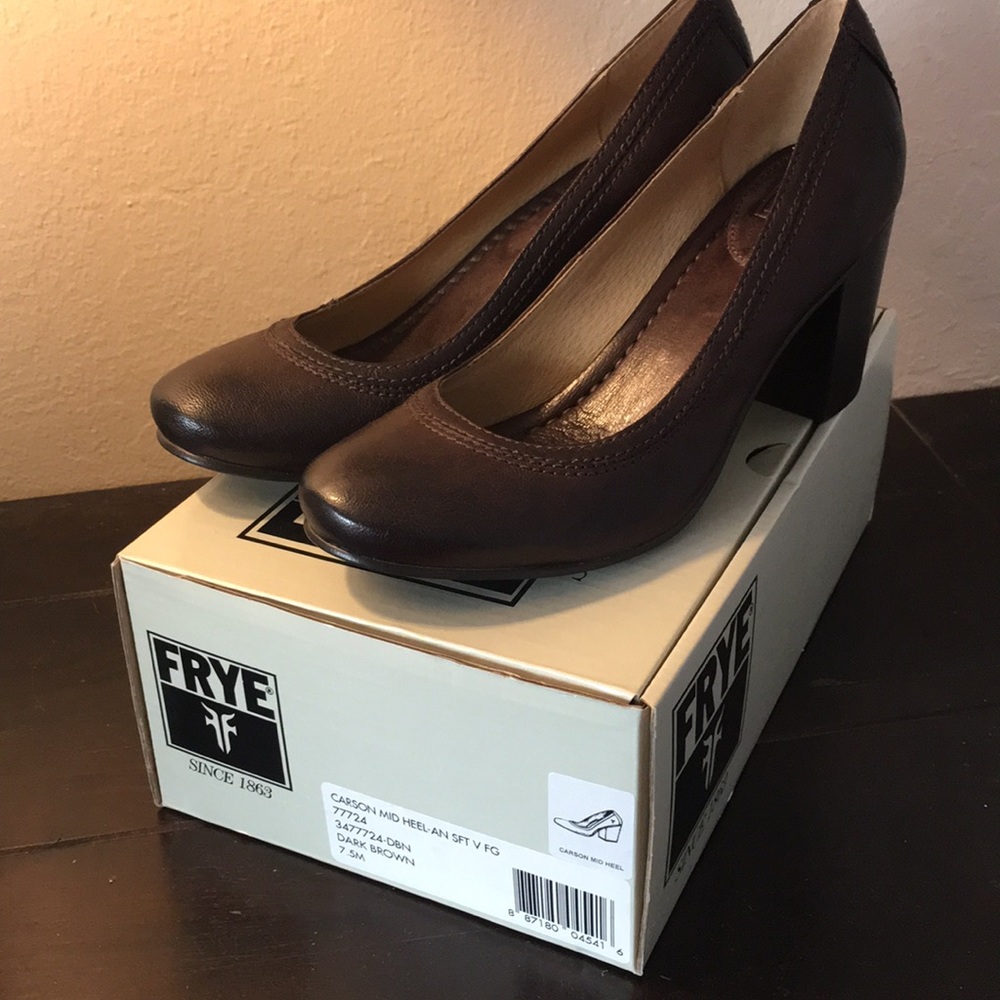 Frye Carson pumps